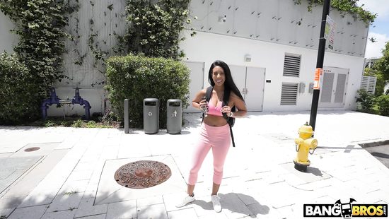 Astonishing brunette shagging in car