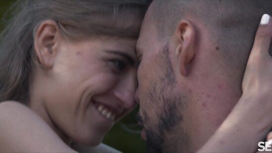 Cunnilingus outdoors