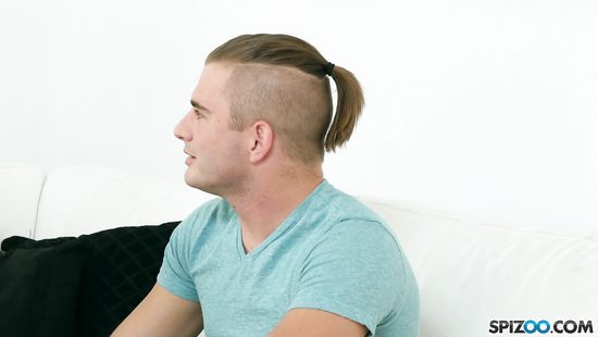 Dude fulfils his threesome fantasies