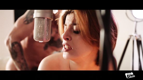 Hot dame smacked at recording studio