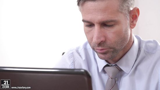 Lustful colleagues have raunchy office sex