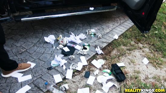 Bald chap nailing cute babe in his car