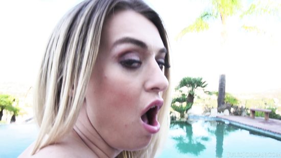 Manuel Ferrara gives Natalia Starr a wonderful gaping hole