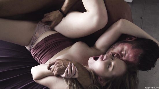 Smashing blonde fucks dude in empty truck