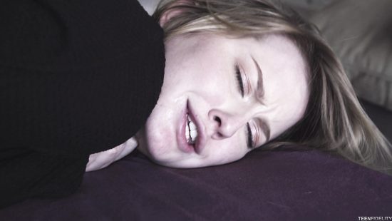 Smashing blonde fucks dude in empty truck