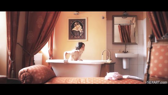 Horny dame from sitting in a bathtub to sitting on cock