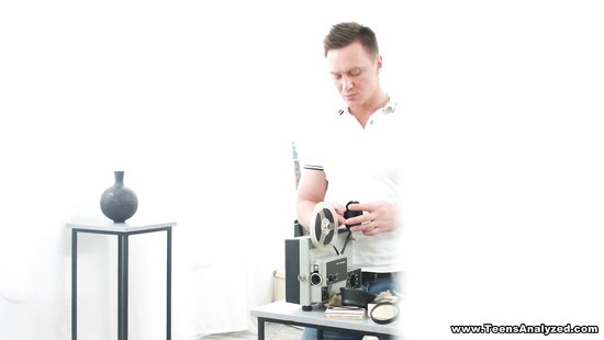 Dreamboat fucking girl's both holes in succession