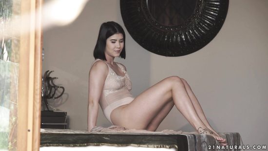 Marvelous brunette dazzles with pure porn