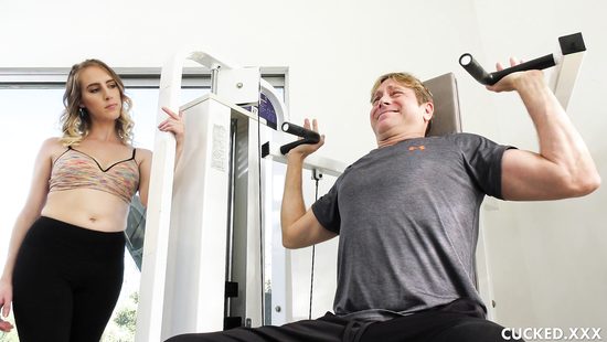 Gentleman watches his friend smash hot babe at gym