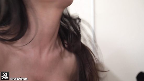 Hoe with big natural titties enjoying jumbo white wang