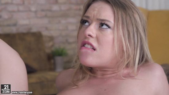 Dudes both interested in teen's pussy