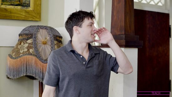 Superb women share a dick in flawless trio