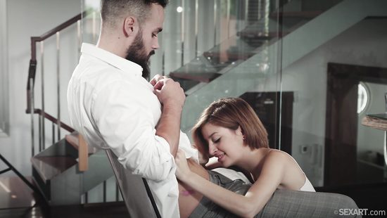 Teen beauty amazes with her sex appeal