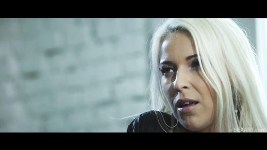 Classy whore rammed in a fancy sofa