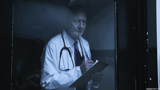 Guy's huge dong makes her shiver