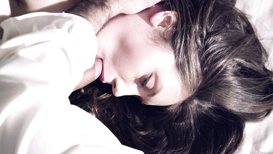 Guy's huge dong makes her shiver