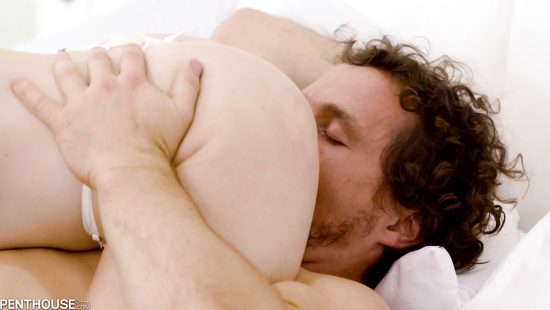 Doors open, pussy open