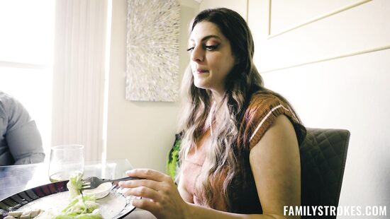 A jock stepdad is a great sex target for a stepdaughter