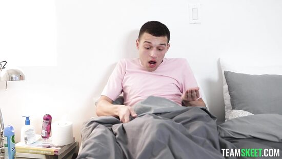 Hand and pussy help from stepsister