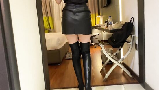 A resort romance in Dubai obliges you to enjoy dicks