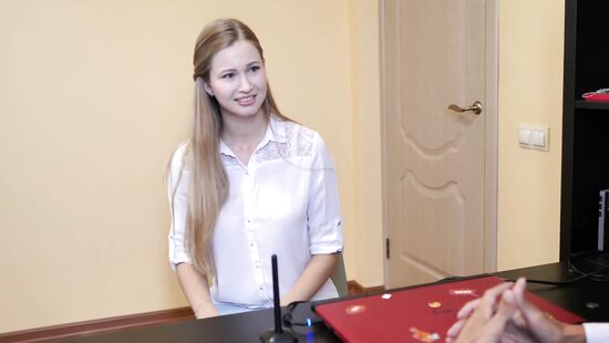 A blowjob experience worthy of a secretarial position