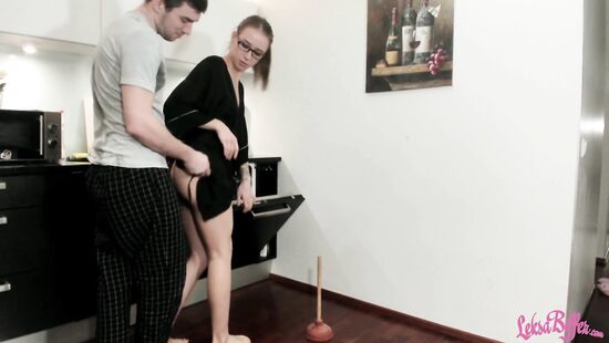 Accessing Lexa's housewife pussy