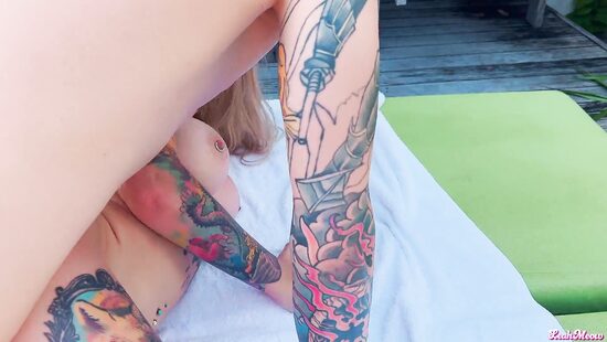 Lea's pussy after the pool is the best start to a holiday