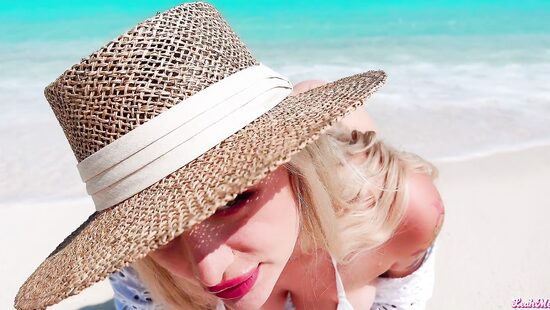 Lea's pussy after the pool is the best start to a holiday