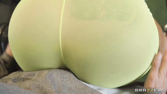 La Pasita's coach's flip-flop ride