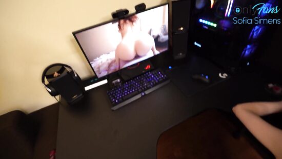 София Сименс обожает домашнее порно