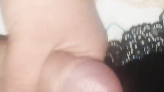 Нашел трусики мамы друга  и кончил на них