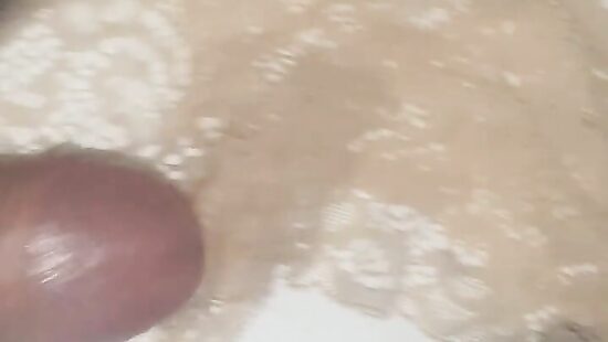 Нашел трусики мамы друга  и кончил на них