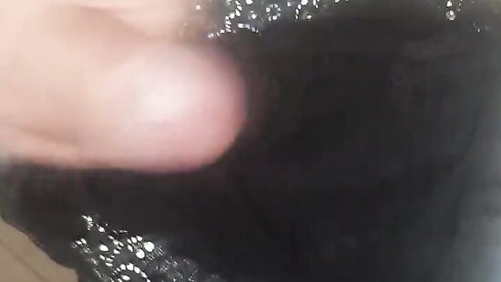 Нашел трусики мамы друга  и кончил на них