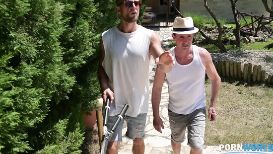 Weeding beds with four hands