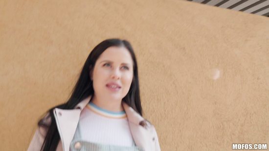 Amateur brunette fucking stranger for money