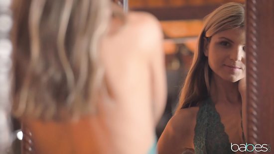 Girlfriend enjoys cunnilingus ahead of sex