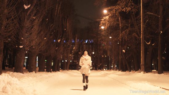 Chap eats harlot's pussy right