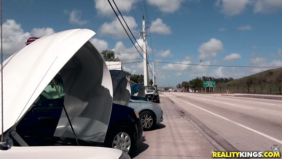 Dude pulls over to take care of horny girlfriend