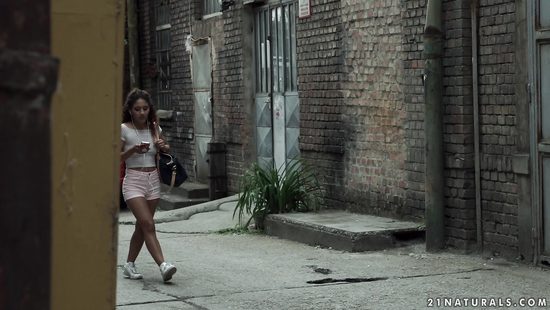 Deep anal makes sporty teen come twice