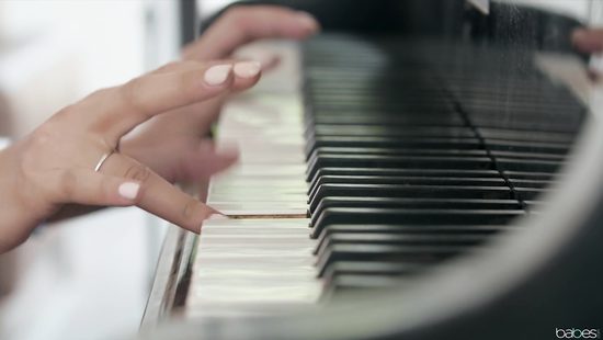 Curvy babes share dick in charming home trio