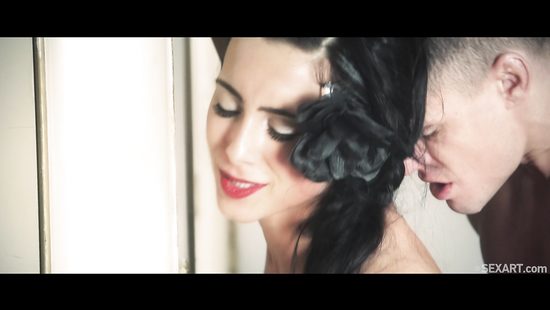 Spicy romance in bed for a classy brunette