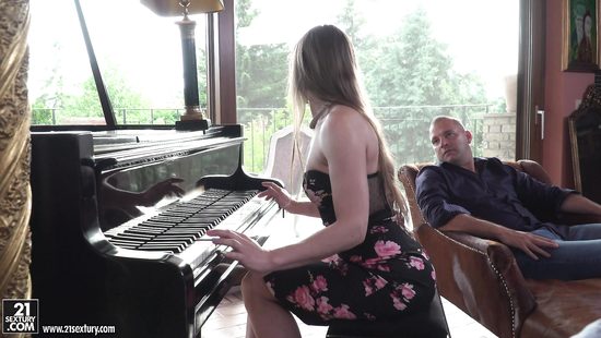 Adorable MILF gets DP fucked on cam