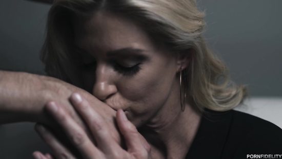 Hard sex on the couch with stepmom