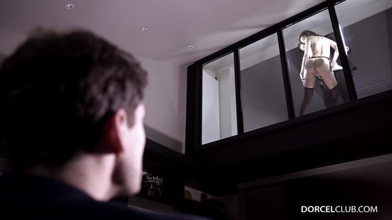 Dazzling babe handles the cock right