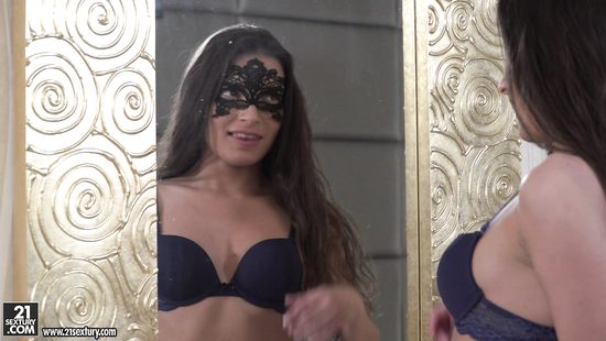 Thin hon double fucked and jizzed