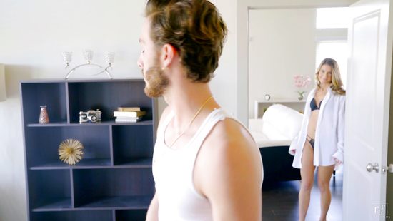 Skinny teen amazes with her porn skills