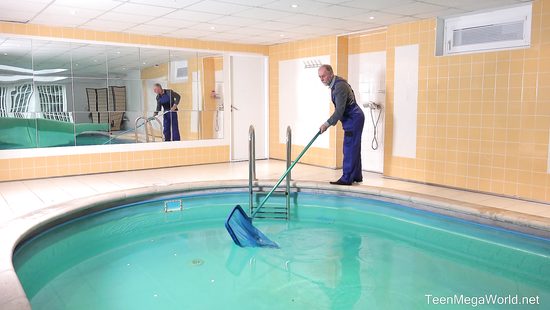 Nude skinny babe gets fucked