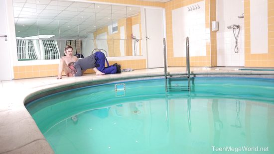 Nude skinny babe gets fucked