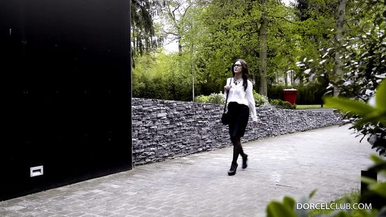 Teen slut pumps serious inches in her ass