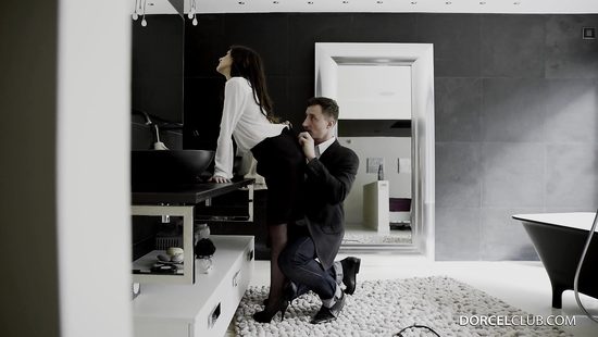 Teen slut pumps serious inches in her ass